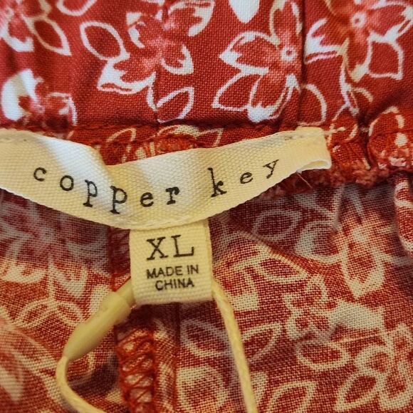 Copper Key Red and White Floral Setting Shorts XL NWT (4198) - Picture 5 of 8